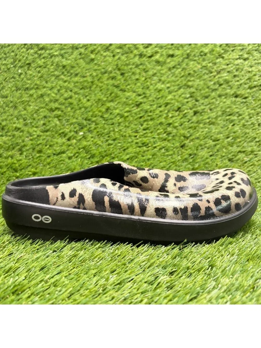OOFOS OOcloog Limited Cheetah Womens Size 8 Beige Black Casual Recovery Shoes